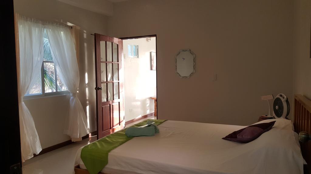 Lanas Beach Resort Romblon Island Zimmer foto