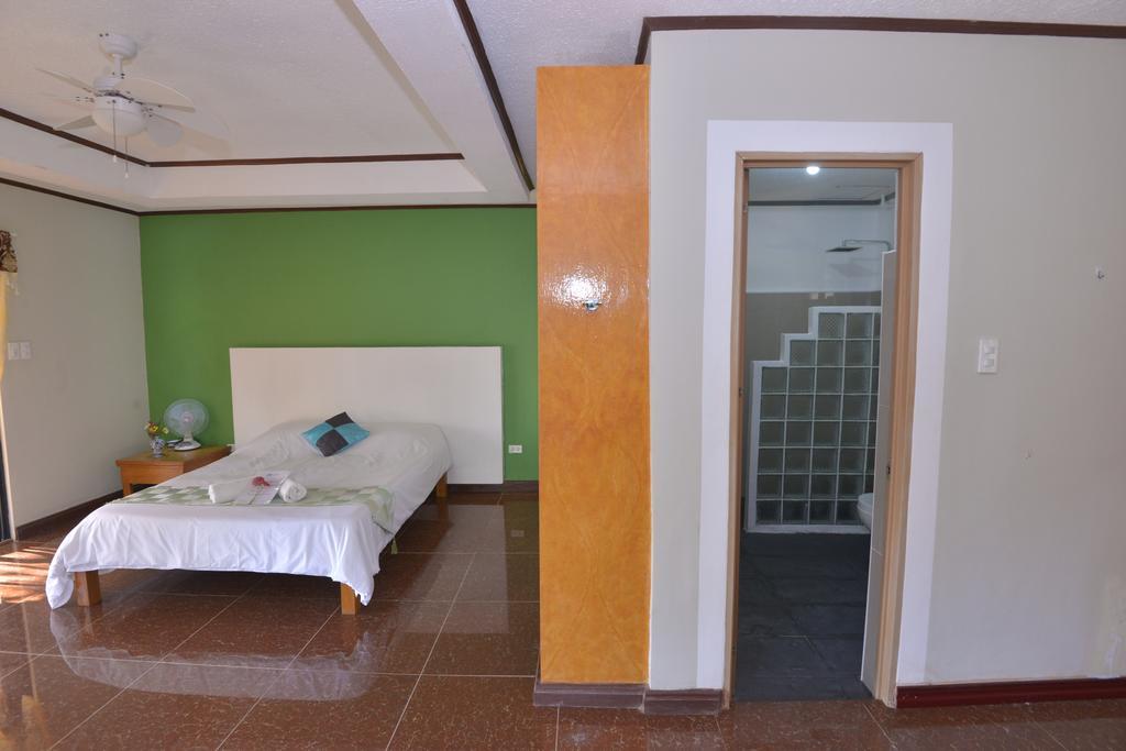 Lanas Beach Resort Romblon Island Zimmer foto