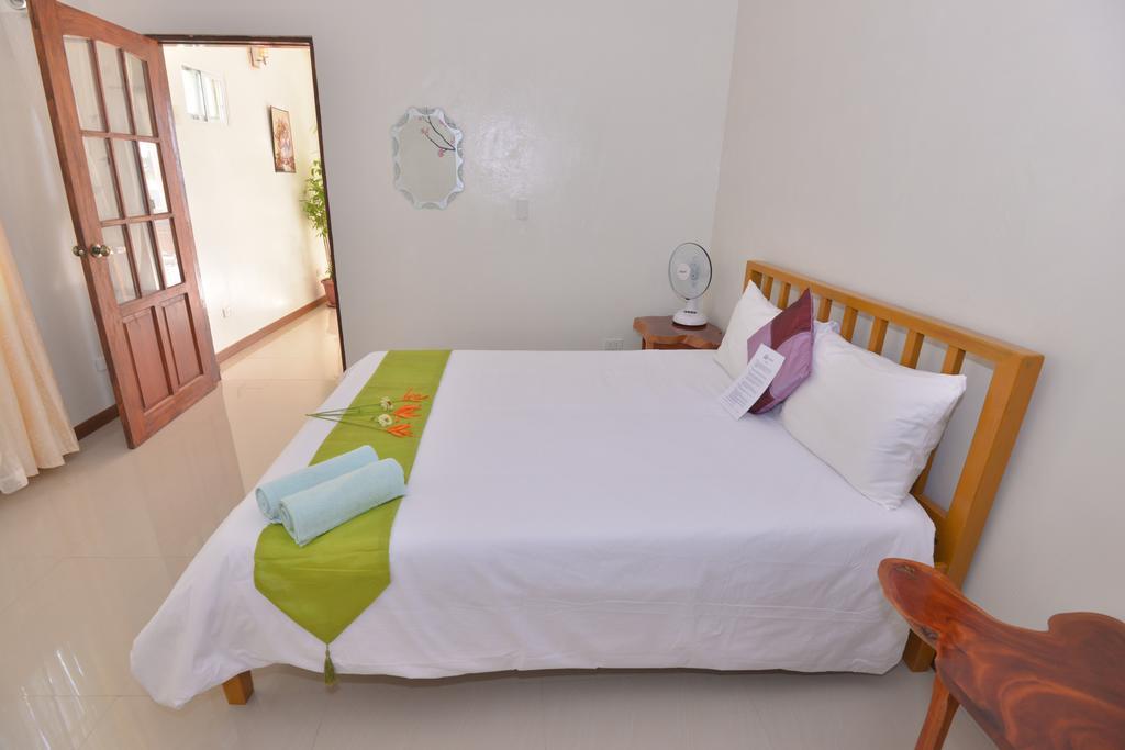 Lanas Beach Resort Romblon Island Zimmer foto