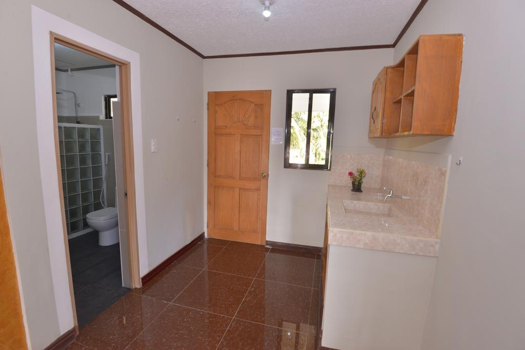 Lanas Beach Resort Romblon Island Zimmer foto