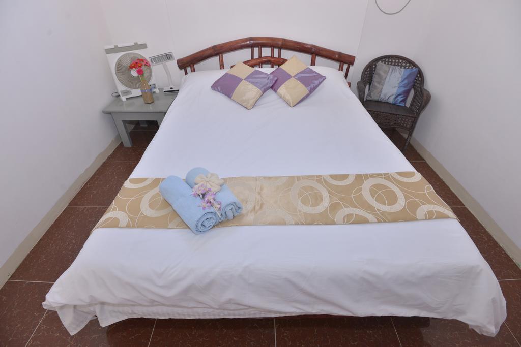 Lanas Beach Resort Romblon Island Zimmer foto
