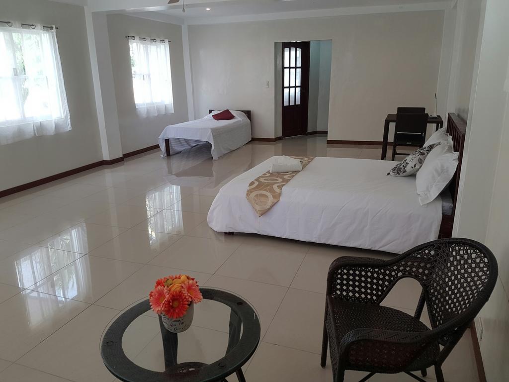Lanas Beach Resort Romblon Island Zimmer foto