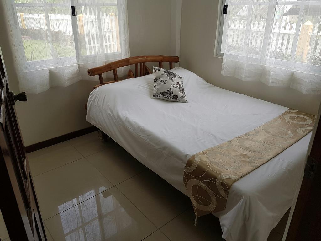 Lanas Beach Resort Romblon Island Zimmer foto